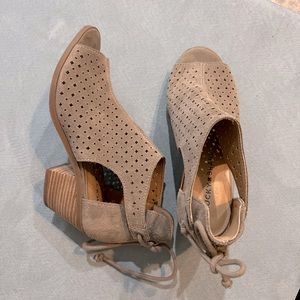Leather Lucky Brand booties